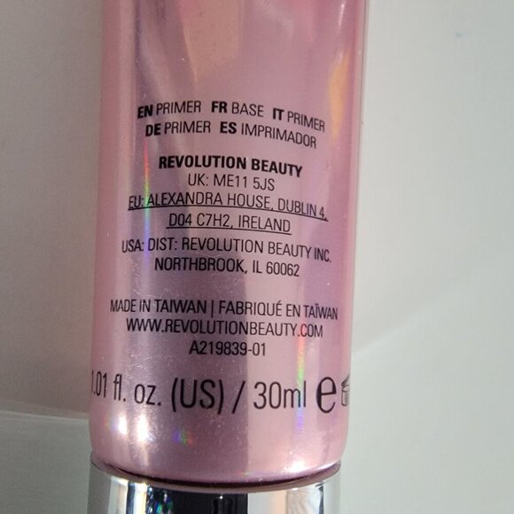XX REVOLUTION GLOW FIXX GLOW ALL DAY PRIMER Universal Color - Picture 9 of 13